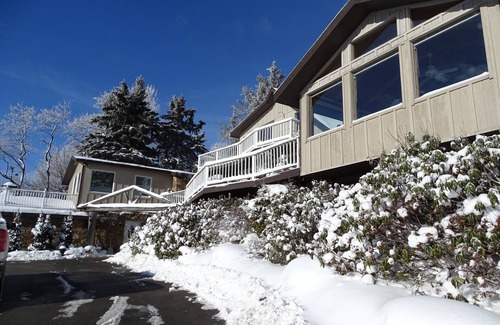Champion House | Buy 2 Nights, get one free! Oct and Nov Special! Great Skiing at Seven Springs!