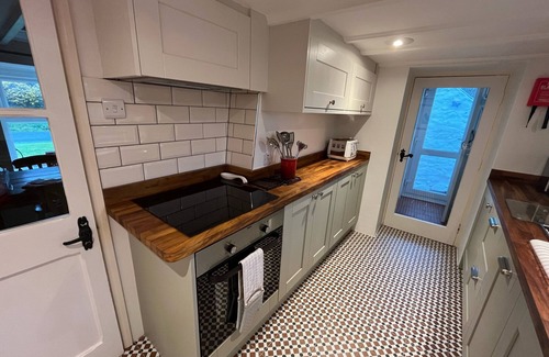 Goodwick House | BWTHYN GYNON, pet friendly, character holiday cottage in Goodwick