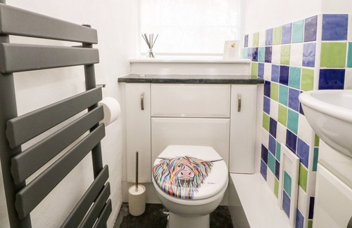 Llanfair House | BWTHYN NAIN, pet friendly, character holiday cottage in Harlech