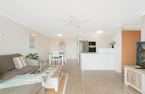 Coolangatta Apartment | By The C