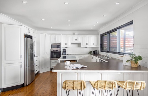 Shoalhaven Heads House | By The River: Large holiday home with river frontage. 2 min walk to the beach.