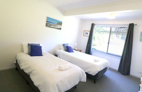 Eden House | By The Sea - 4 bedroom pet friendly home - 3+ nights