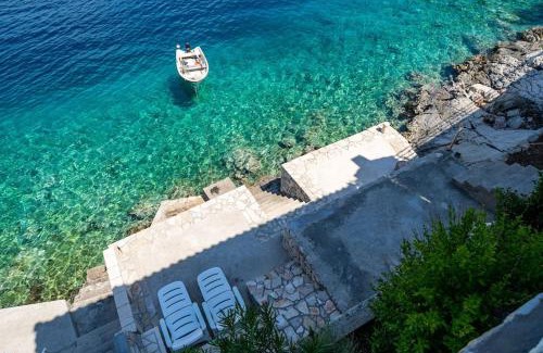 Sobra Apartment | By the sea