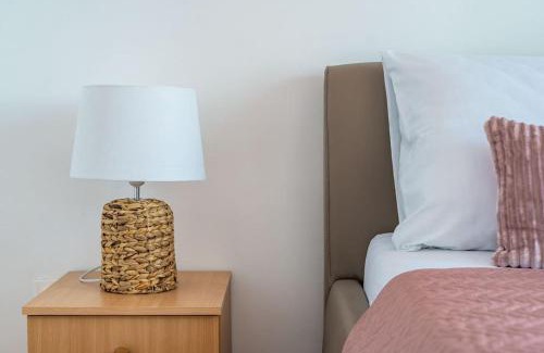 Sobra Apartment | By the sea