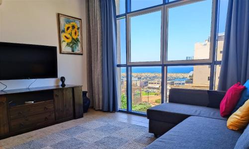 Ashkelon Apartment | By the Sea