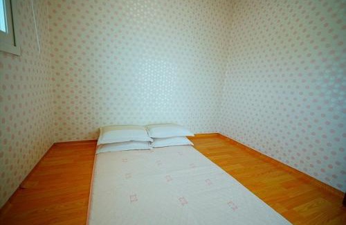 Byeonsan House | Byeonsanbando Soriseom Pension