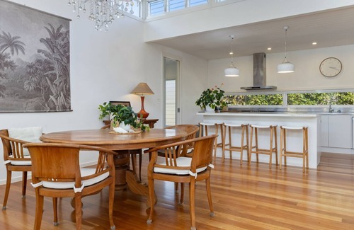 Byron Bay House | Byron Bay Haven Prime location, walk to Main Beach, local markets, shops, restaurants, and nightlife