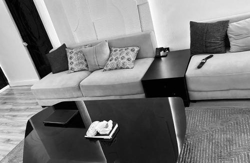 Ofin Apartment | Bytup 2bedroom Apt in lekki,24hrs light, Wifi
