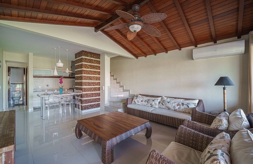 Cem Bracas House | Bz60 House in a condominium right on the sand