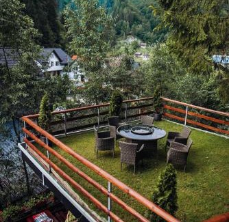 Rucar House | Căbănuța Cocoțată