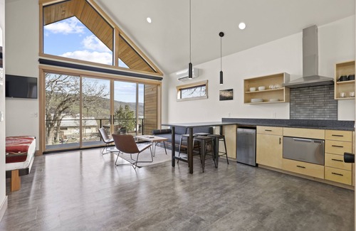 Mosier Cabin | C A M P R A N D O N N E E CABIN 2