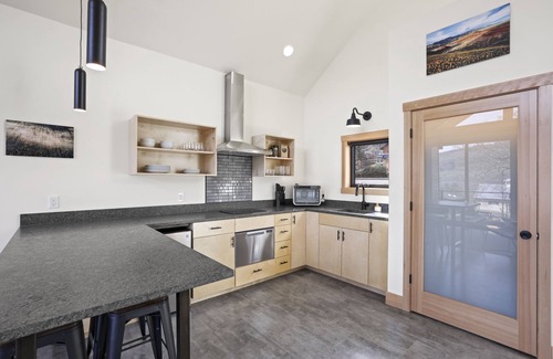 Mosier Cabin | C A M P R A N D O N N E E CABIN 2