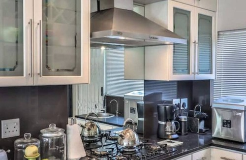 Onrus House | C-Onrus, Pool, Seaview, 5Bed, 5Bath, Bar, BBQ