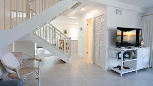 Key Largo Apartment | C14 Moon Bay