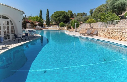 Mato Serrao Ski Chalet | C22 Quinta do paraiso Superbly Appointed and Furnished Bungalow