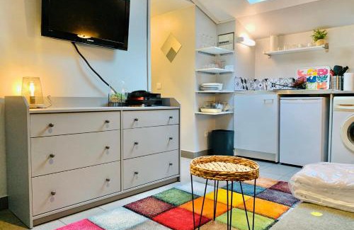Quartier Exposition-Bajatiere Apartment | #C5 Le Colorful T2 City center near tram A