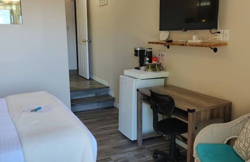 Ucluelet Hotel | Inner Cove - private ocean room, hot tub access