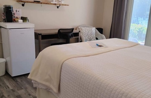 Ucluelet Hotel | Inner Cove - private ocean room, hot tub access