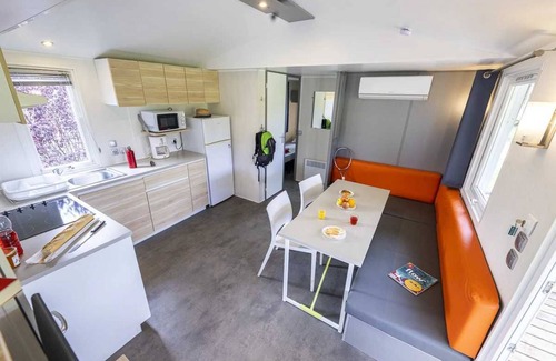 Sainte-Catherine-de-Fierbois House | Camping 5 étoiles - Piscine - ef0ghe