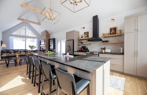 Saint Come Ski Chalet | Rustic Lakefront Chalet-6BR-3BATH with Spa