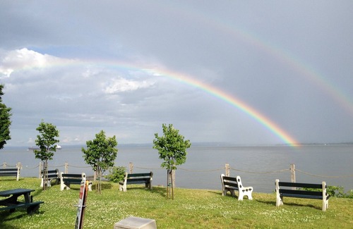 Saint-Jean-de-l'lle-d'Orleans Ski Chalet | Quiet location 20 minutes from Quebec City, river view & access, swimming pool 241802