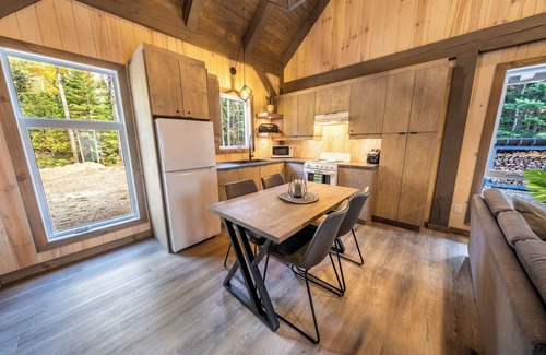 Sainte-Euphemie-sur-Riviere-du-Sud Ski Chalet | Spa and Nature - Chalet des Pins Rouge