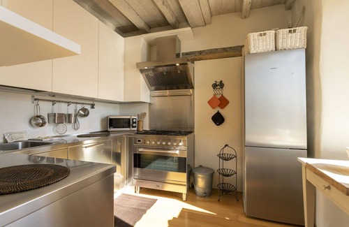 Moltrasio Apartment | Ca' Sbrisiga, Romantic 1 Br Apartment With a Balcony By Halldis