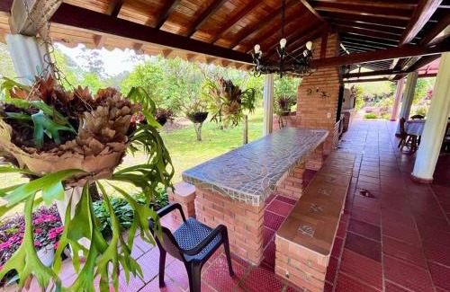 Piedecuesta House | Cabaña amplia con piscina, naturaleza y cercana