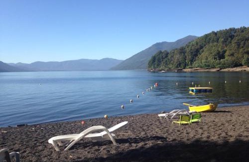 Caburgua House | Cabaña Grande - Acceso directo a playa lago Caburgua y cancha de tenis - direct access Beach in Caburgua Lake and tenis court - Huincalafquen