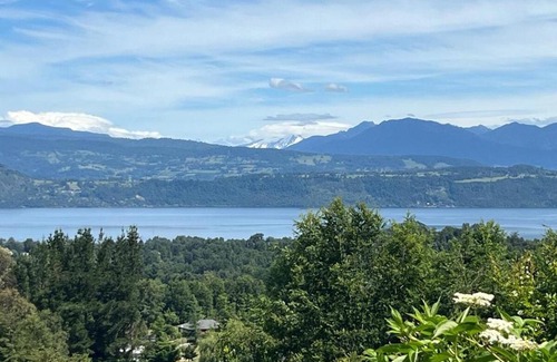 Lican Ray House | Cabaña Licanray, vista volcán Villarrica y lago Calafquén