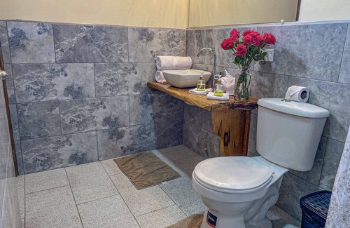 Mindo Bed & Breakfast | Cabañas Armonía y Jardín de Orquideas