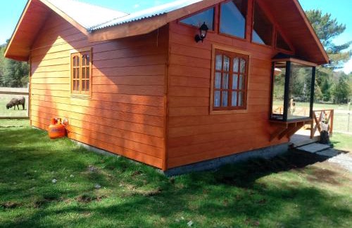 Pucon House | Cabañas Los Canelos Pucon, Hermosa Granja de 20 hectaréas a orillas del Río Liucura