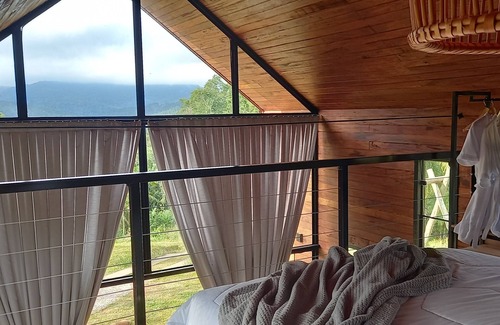 Ibirama Cabin | Cabana Moderna com Hidro e Vista Para as Montanhas