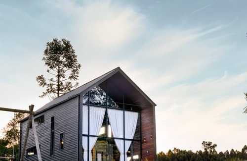 Ibirama Cabin | Cabana Moderna com Hidro e Vista Para as Montanhas