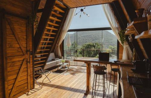 Nova Petropolis Ski Chalet | Cabana romântica com hidromassagem próx ao centro.