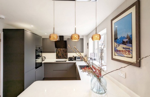 East Wittering Cottage | Cabane Mont Fort - sleeps 6 guests in 3 bedrooms