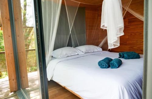 Sadirac Other | Cabane perchée - lac privé, spa & nature