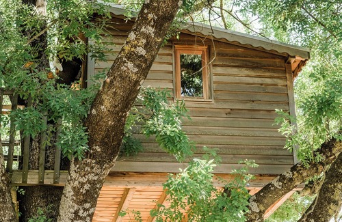 Oppede Cabin | Cabane perchée with Jacuzzi, in the heart of the Luberon