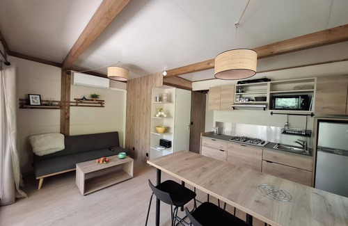 Simiane-Collongue Ski Chalet | Cabanon nestled in the pines between Aix and Marseille with large swimming pool