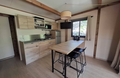 Simiane-Collongue Ski Chalet | Cabanon nestled in the pines between Aix and Marseille with large swimming pool