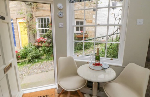 Robin Hood's Bay Cottage | Cabin ∙ 1 bedroom ∙ 2 guests