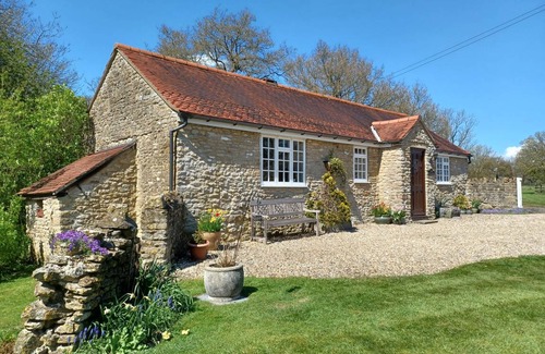 Bruton Cottage | Cabin ∙ 1 bedroom ∙ 2 guests