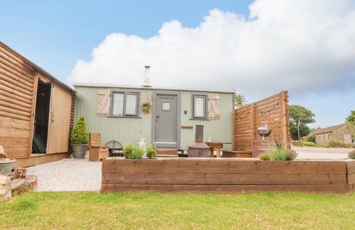 Barnoldswick Cottage | Cabin ∙ 1 bedroom ∙ 2 guests