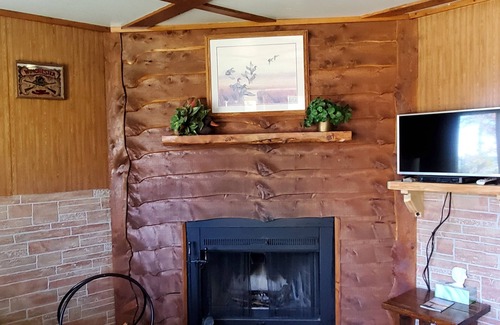 Gould City House | Cabin 11-The Fox Den at Sunset Pines Resort