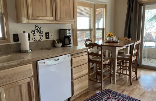 Ashland House | Cabin #19 at Hyatt Lake Resort