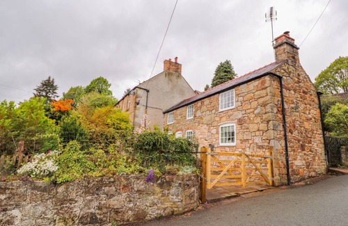Acrefair Cottage | Cabin ∙ 2 bedrooms ∙ 4 guests