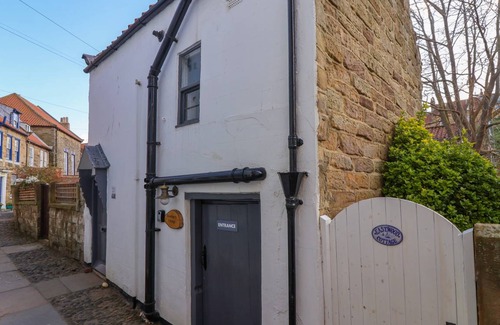 Robin Hood's Bay Cottage | Cabin ∙ 2 bedrooms ∙ 4 guests