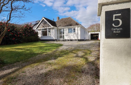 Playing Place Cottage | Cabin ∙ 2 bedrooms ∙ 4 guests
