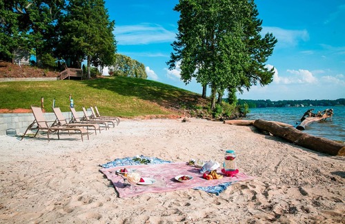 Steele Creek Cabin | Cabin ∙ 2 bedrooms ∙ 5 guests