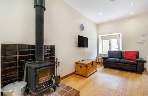Chesterfield Cottage | Cabin ∙ 2 bedrooms ∙ 4 guests